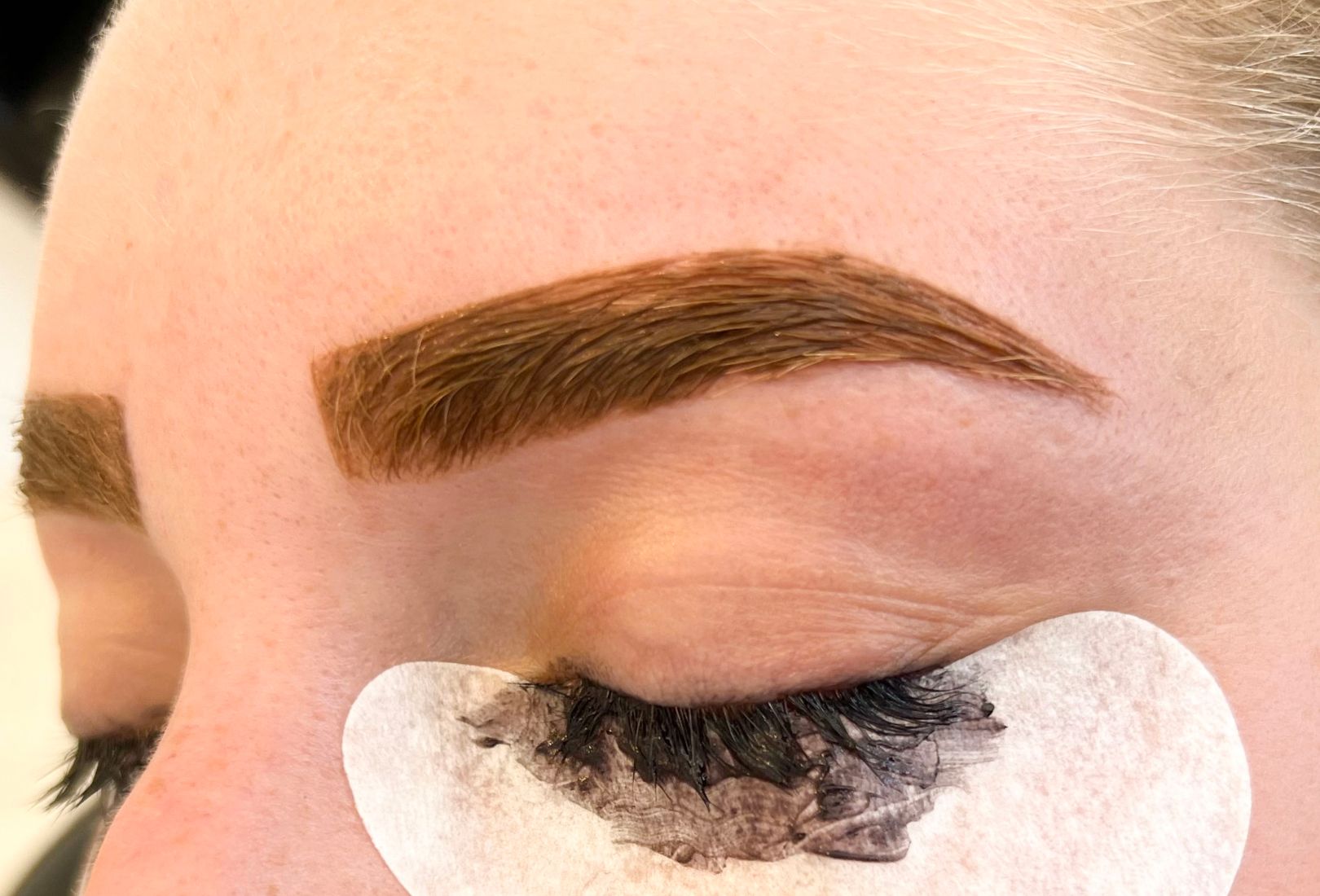 eyebrow-tinting